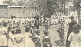 Ecuador - Gymnastic exhibition of "Cristóbal Colón" Institute students