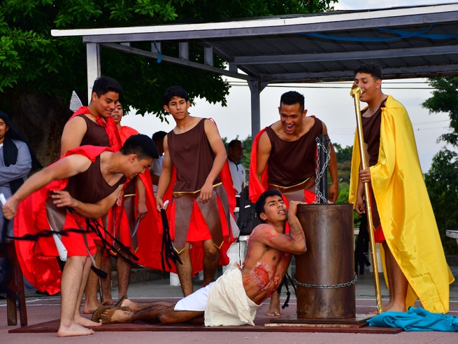 El Salvador - Ricaldone Technical Institute students' living Stations of the Cross