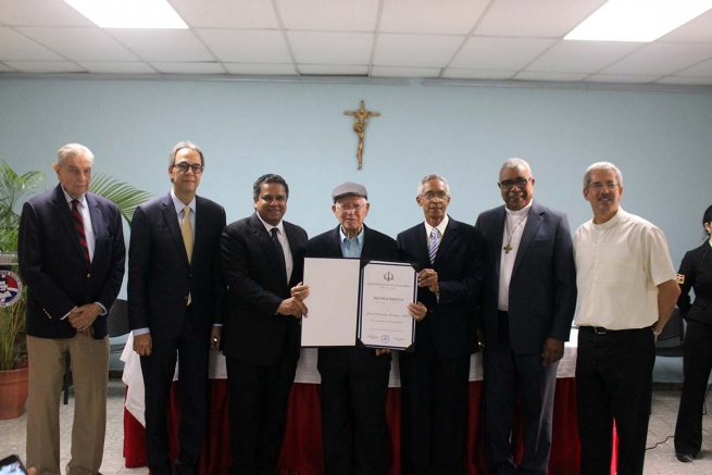República Dominicana – La Asociación de Filosofía y los Salesianos reconocen la labor del Padre Jesús Hernández