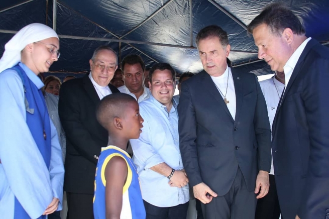 Panama - The Rector Major, together with the President of the Republic, visited the new project in Colón