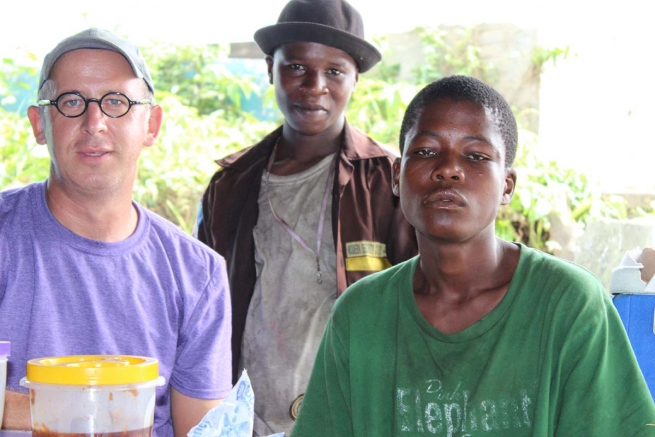 Liberia – “Dobbiamo essere lì per i giovani giorno e notte”