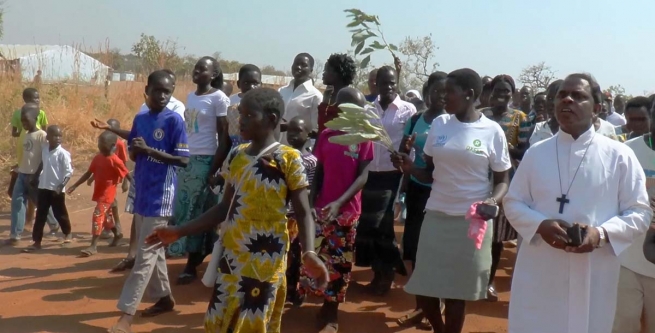 Uganda – Padre Arasu: "Estos jóvenes vulnerables son la razón de que estemos en este lugar"