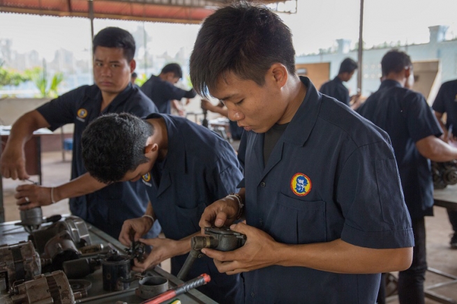 Laos - An intensive training course for benefit of poor young people