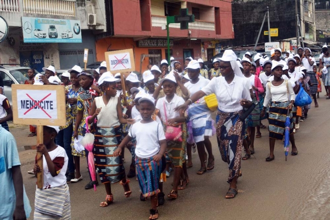 Costa do Marfim – Abidjan: sim a uma cidade limpa e à proteção das crianças
