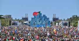 Portogallo – L’accoglienza del Papa porta mezzo milione di persone sulla Collina dell’Incontro