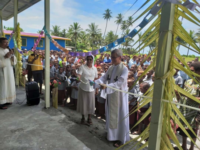 Papua Nuova Guinea – Inaugurate tre nuove aule della Scuola Primaria “San Domenico Savio” di Herehere