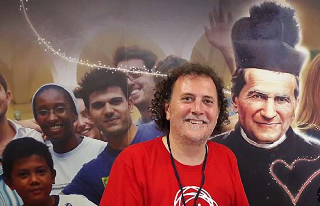 Hiszpania – Santi Domínguez: “Być wolontariuszem oznacza być motorem przemiany społecznej”