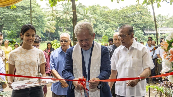 India – Uno nuovo spazio dove gli studenti possano sentirsi a proprio agio: don Gildasio Mendes inaugura la mensa al Centro “Don Bosco” per l'apprendimento di Mumbai