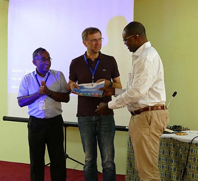 Camarões - Um Manual de Qualidade para oferecer mais oportunidades de trabalho aos jovens, graças a "Don Bosco Tech Africa"