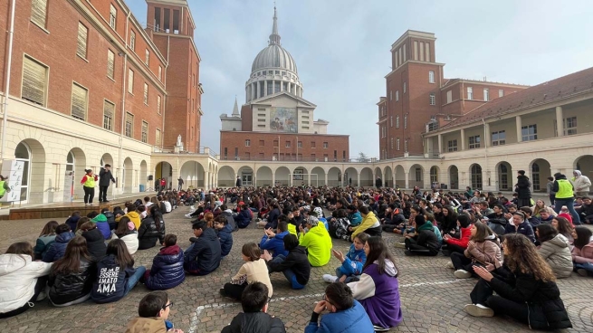 Itália - Mais de 400 jovens participam do dia do Sávio Clube no Colle Don Bosco