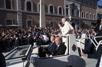 Vaticano – El "olfato" de Juan, el coraje de Pedro y la mirada en María: así el Papa Francisco anima a los jóvenes a seguir adelante
