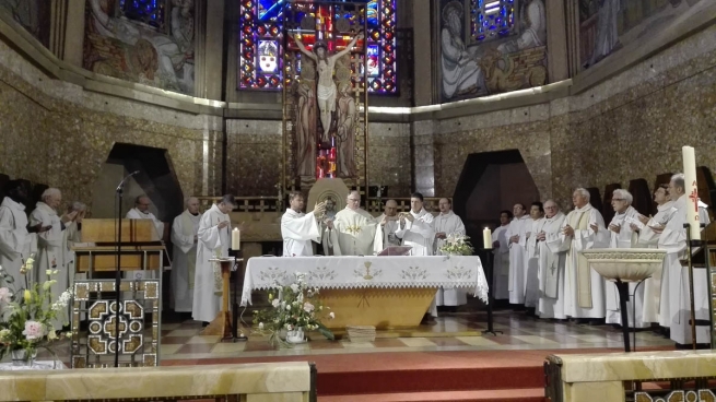 France - Extraordinary Visitation by Fr Rozmus