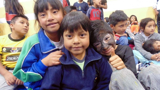 Ecuador – Bambini di strada festeggiati nella Giornata Internazionale dell’Infanzia