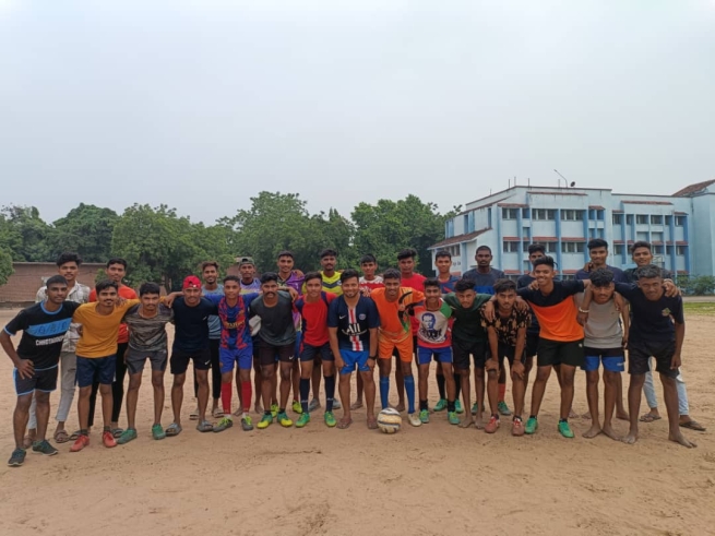 India – Gli Exallievi di Chhotaudepur riuniti per rinnovare il loro impegno con Don Bosco