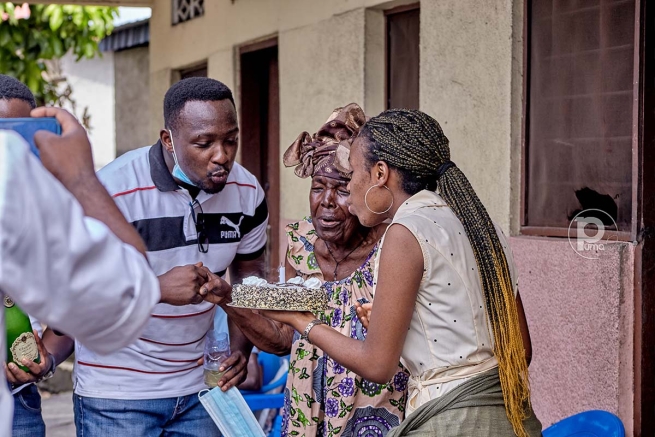 R.D. Congo – Il Gruppo Missionario Salesiano Senior visita gli anziani dell’ospizio “Bolingo”