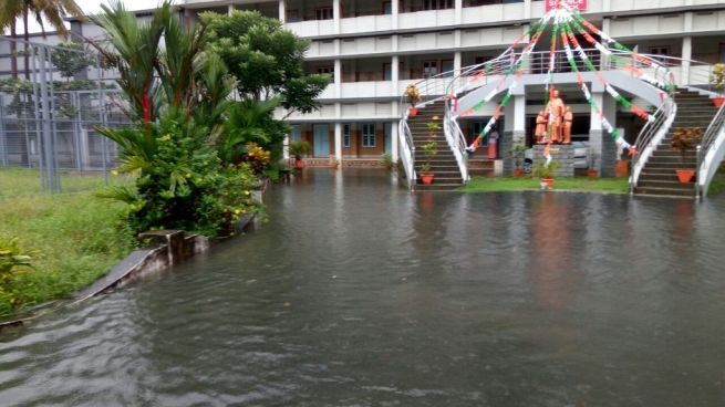 India - Las inundaciones en el estado de Kerala causan víctimas. También inundan algunas casas salesianas