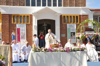 Argentyna – 19 marca 2023: Przełożony Generalny oraz wielka liczba wiernych i czcicieli na celebracji eucharystycznej kończącej IX Pielgrzymkę ku czci św. Artemidesa Zattiego do Viedmy