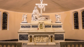 Perú – Centenario del Altar Mayor: un siglo de piedad en la Cripta de la Basílica de María Auxiliadora