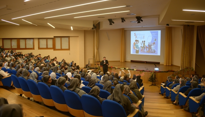 RMG -Presentación del Aguinaldo 2017: “Somos Familia: Cada hogar, escuela de Vida y Amor”