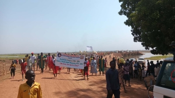 Sudão do Sul – Jovens das paróquias da diocese de Rumbek participam de uma romaria pela paz