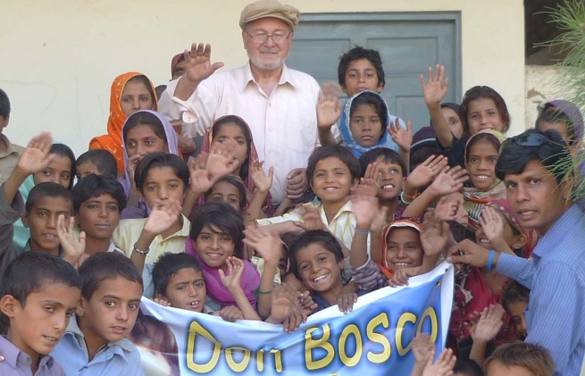 Paquistão – O P. Zago – o Dom Bosco do Paquistão – saúda definitivamente o País
