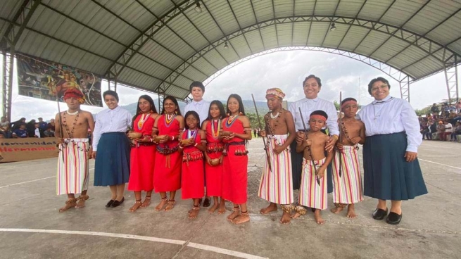 Ecuador - Hijas del Divino Salvador fundan comunidad en Bomboiza