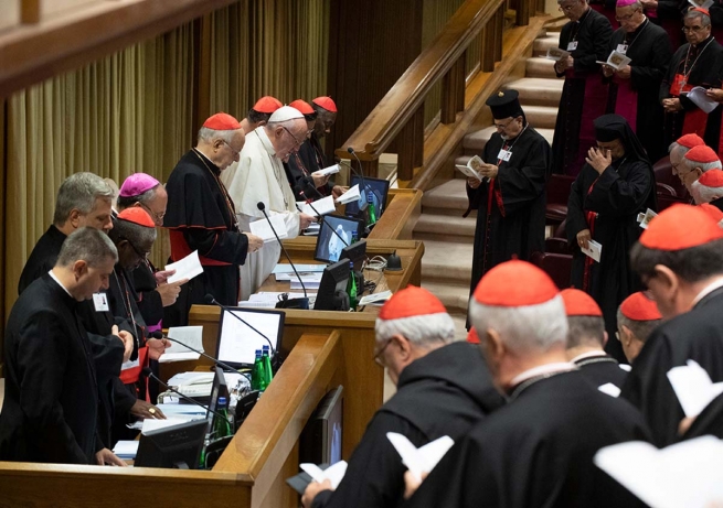 Vaticano – Escuchar a Dios y a los jóvenes, antes de hablar sobre Dios a los jóvenes: P. Rossano Sala, SDB, en el Sínodo