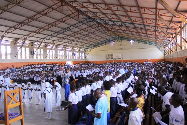 D.R. Congo - Three thousand pupils attend Mass opening school year