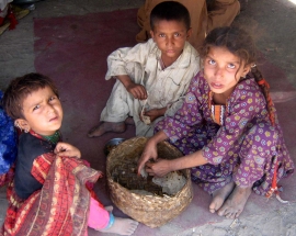 RMG – « La pauvreté n’est pas recherchée, mais créée par l’égoïsme » : la Journée Internationale pour l’Elimination de la Pauvreté