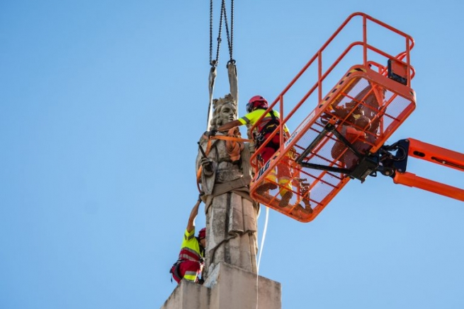 Spain - Statue of Mary Help of Christians of Pamplona Salesians transferred to new home