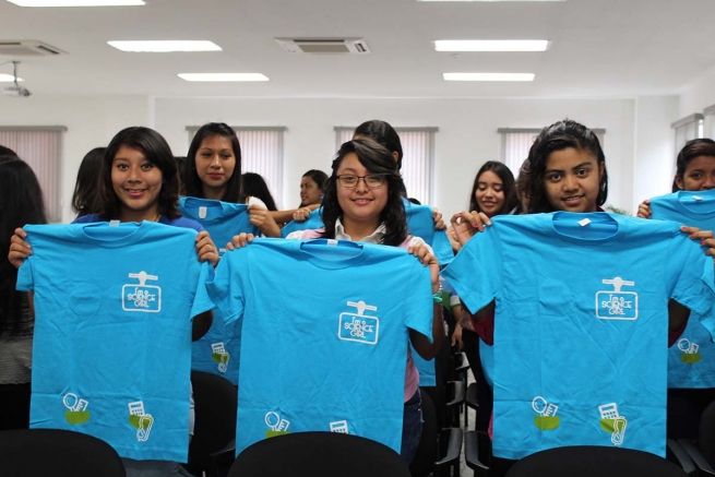 El Salvador - "Science Girl Camp" inaugurated: an alliance between Don Bosco University and USAID