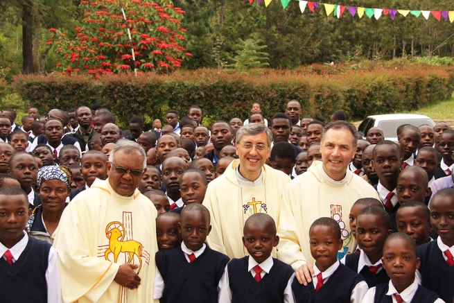 Tanzanie – Le Recteur Majeur aux jeunes : « vous me donnez espoir pour le futur »