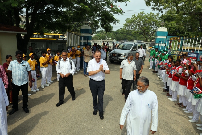 India – El Rector Mayor llega al centro "Don Bosco Katpadi"