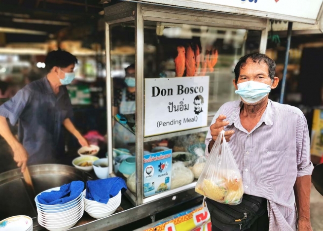 Tailandia - “Don Bosco Pending Meal”: una “comida suspendida” que ayuda a los pobres y a los restauradores