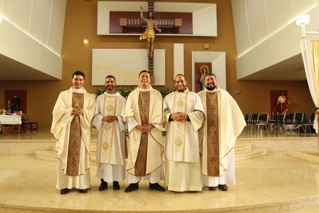 México - Fueron ordenados tres sacerdotes y dos diáconos