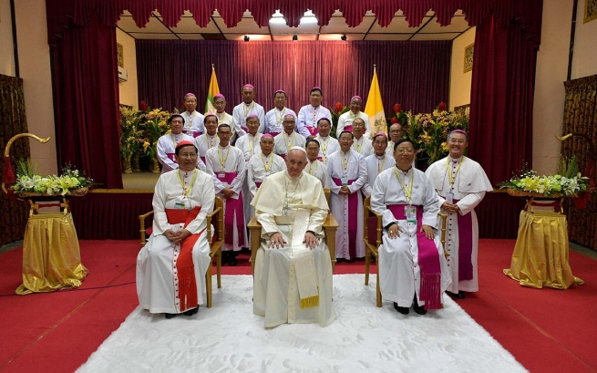 Myanmar - Cardenal Charles Bo: "Santo Padre, este pequeño rebaño seguirá orando por Usted"