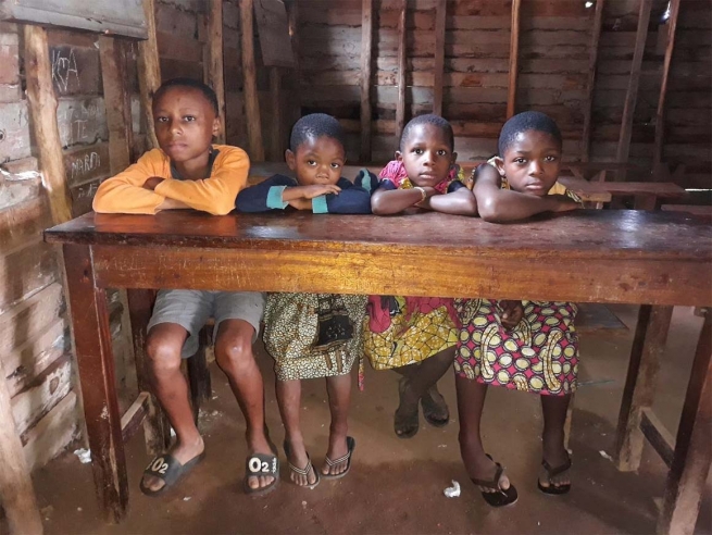 Repubblica Democratica del Congo – La solidarietà a sostegno dell’educazione, per le famiglie colpite dall’incendio dello scorso agosto