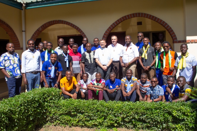 Zambia – Przełożony Generalny dzieli się swoimi marzeniami z młodzieżą i salezjańskimi nowicjuszami