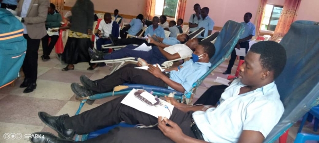 Tanzania – Studenti del “Don Bosco Iringa” donano il sangue