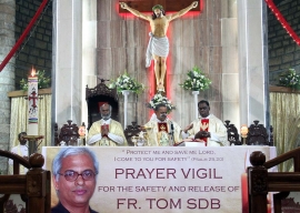 India – Bangalore si stringe in preghiera per don Uzhunnalil e le vittime della violenza in Yemen