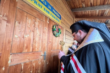 Ucrânia – A Porta Jubilar aberta pelo Bispo de Donetsk, Dom Maksym Ryabukha SDB, a 20 km do front