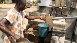 Nigeria – Un nuovo pozzo per una comunità bisognosa: fornisce acqua pulita e previene le malattie