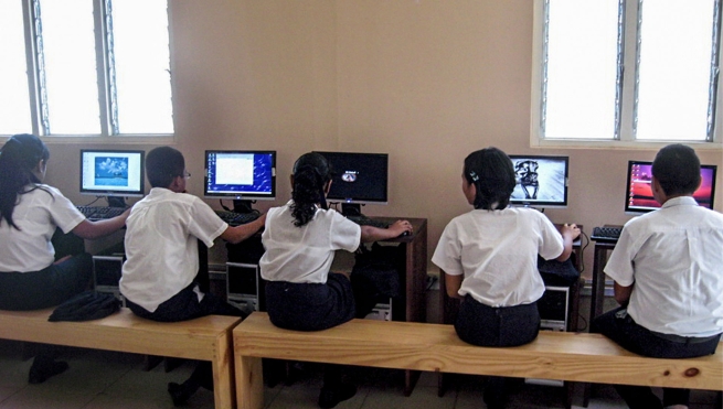 Peru – Komputery i instrumenty muzyczne dla salezjańskiego ośrodka w Huancayo