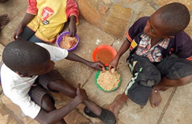 Ouganda – L’engagement salésien pour l’alimentation et la santé des enfants et jeunes affectés par HIV/SIDA