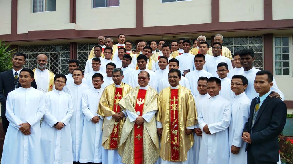 Índia - 27 salesianos fazem profissão religiosa