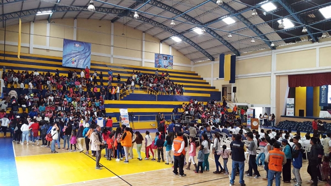 Ecuador – Material escolar para 921 niños