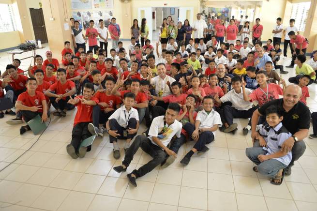 Filipinas – El Rector Mayor en el "Don Bosco Boys Home"