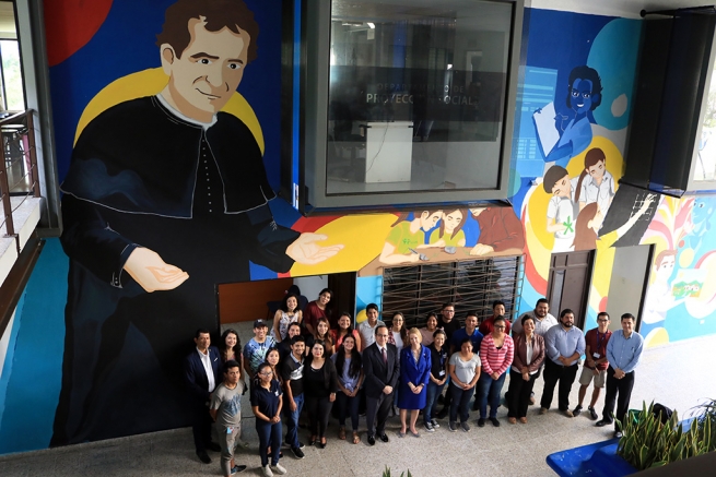 El Salvador – L’Università Don Bosco inaugura il murale “Educando mano nella mano con Don Bosco”