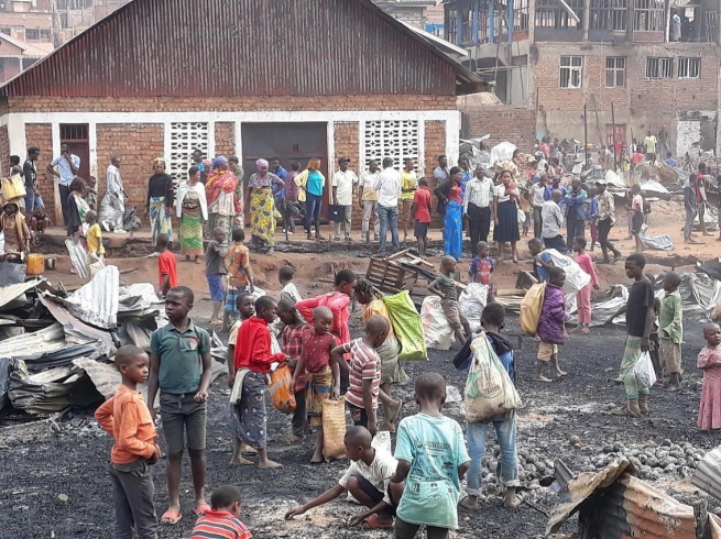 RDC – Non possiamo restare indifferenti: un quartiere in fiamme