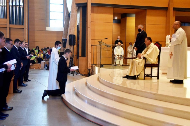 Italy - Fr Á.F. Artime presides over first professions of 9 novices